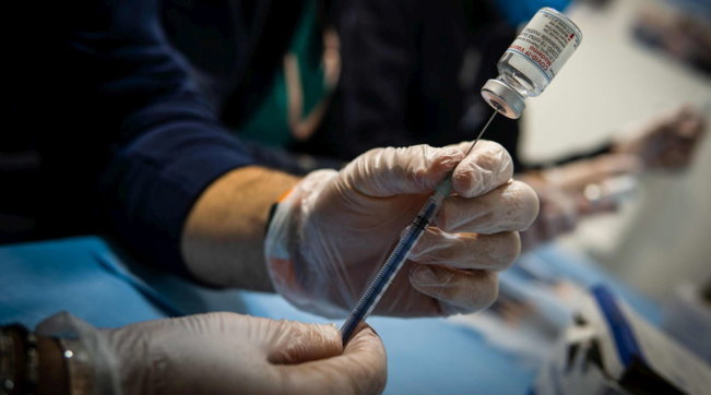 Covid, per l’Aifa “La vaccinazione è indicata sia in gravidanza sia in allattamento e non emergono particolari problemi di sicurezza in questa categoria di popolazione”