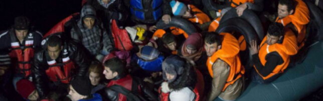 Migranti, gommone si ribalta davanti alla Libia: 61 persone annegate