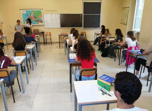 Ocse: studenti meno preparati dopo la pandemia ma l’Italia fa meglio di altri Resiste il “gender gap” in matematica