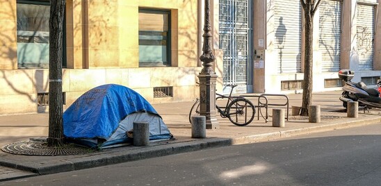 A Parigi è boom di senza tetto,           un terzo sono minori