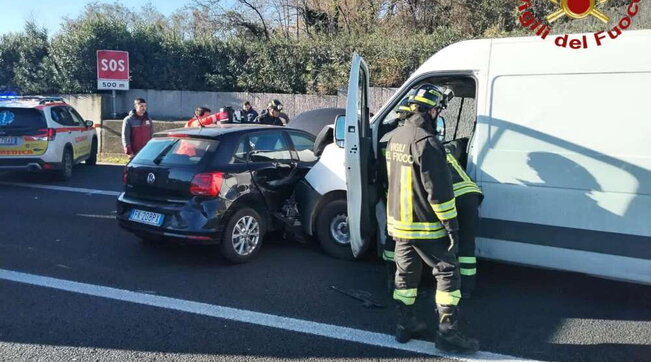 Roma, maxitamponamento sul Gra:  un morto e sei feriti. Code e disagi