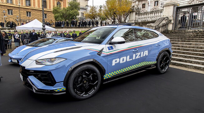 Roma, Lamborghini Urus consegnata alla Polizia di Stato, entrerà in servizio nel 2024