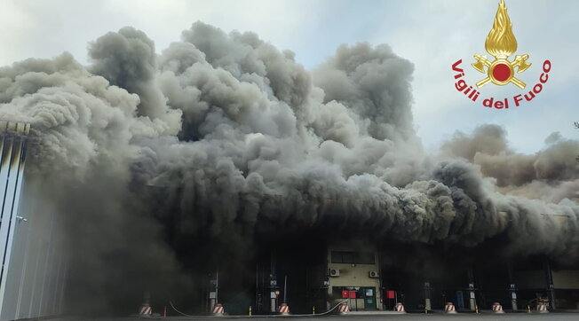 Roma, fiamme nell’impianto rifiuti      di Malagrotta. “Tenete chiuse le finestre”