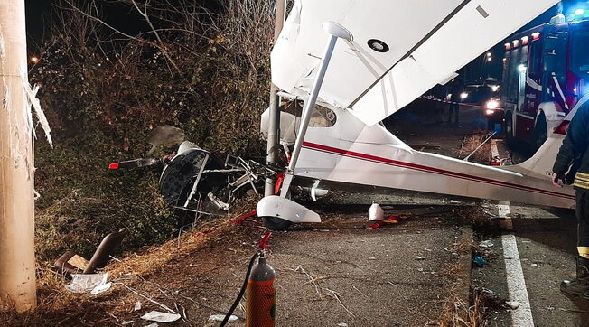 Torino, fidanzati in volo su due aerei diversi precipitano nello stesso istante: “E’ un miracolo se siamo vivi”