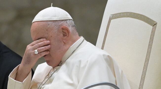 Il Papa: “Per il momento niente dimissioni, ho preparato la tomba      in Santa Maria Maggiore”