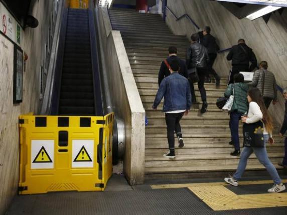 Roma, turista cade su scala mobile:     3 ore di attesa per l’ambulanza