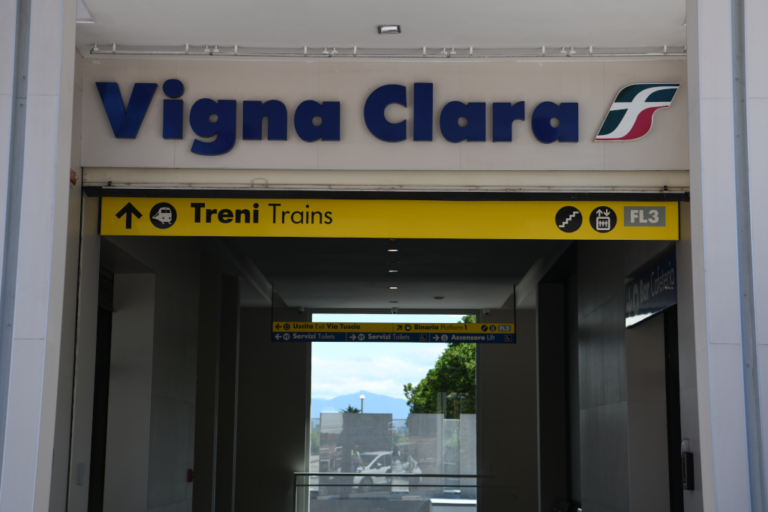 Stazione di Vigna Clara, solo 9      corse al giorno e incertezza               sui finanziamenti