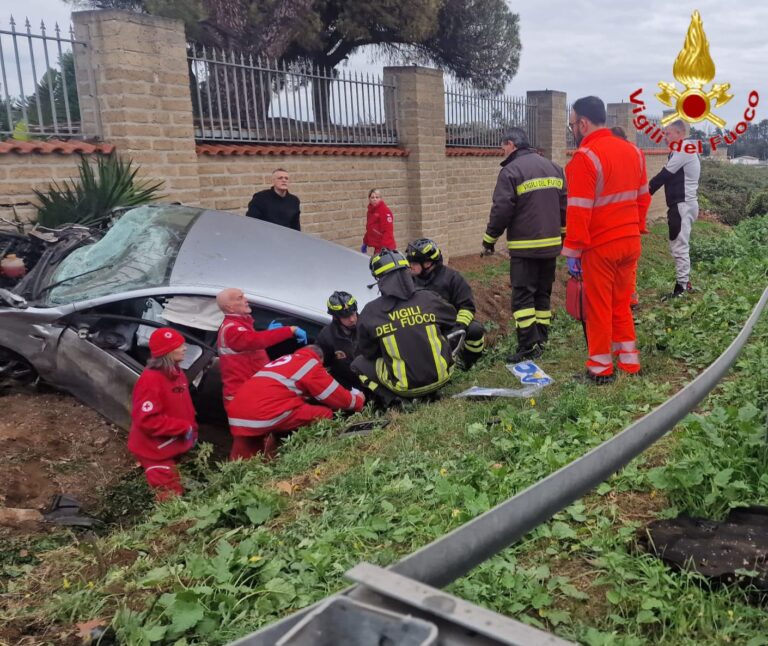 Cerveteri, coppia di anziani finisce fuori strada sull’Aurelia