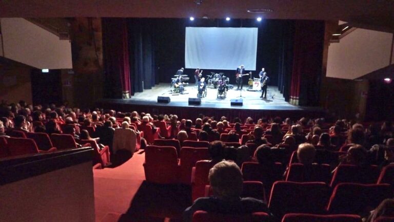 Serata al Teatro Traiano: operazione solidarietà riuscita