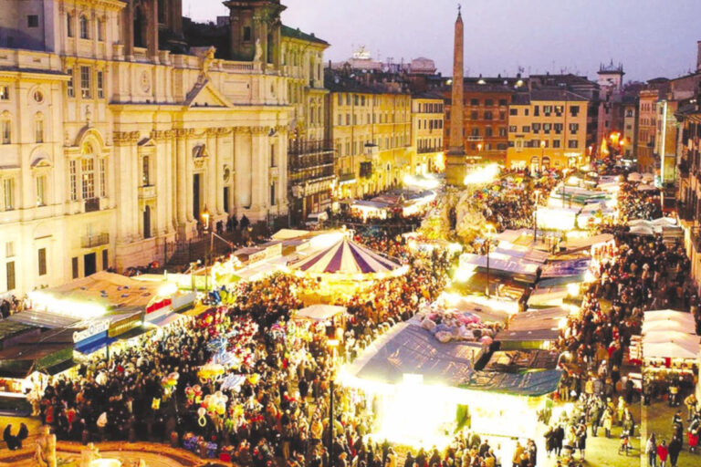 Tornano le bancarelle a piazza Navona