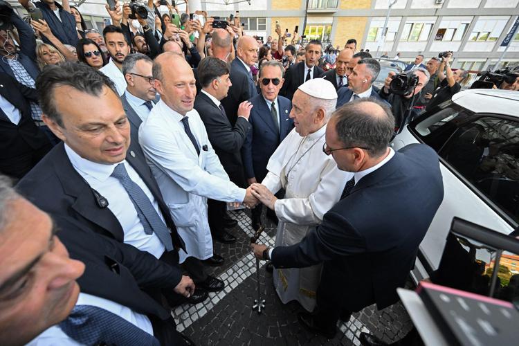 Il chirurgo del Papa: “Inchiesta su     di me? Sono una persona serena”