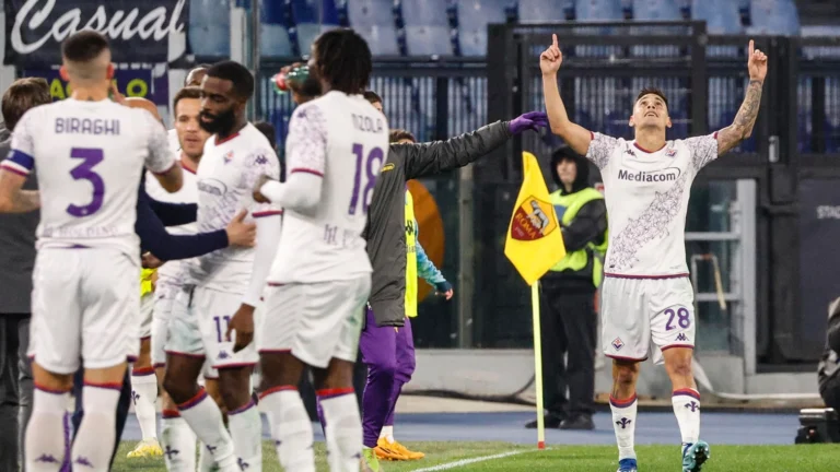 Roma-Fiorentina 1-1, i giallorossi assediati terminano in nove